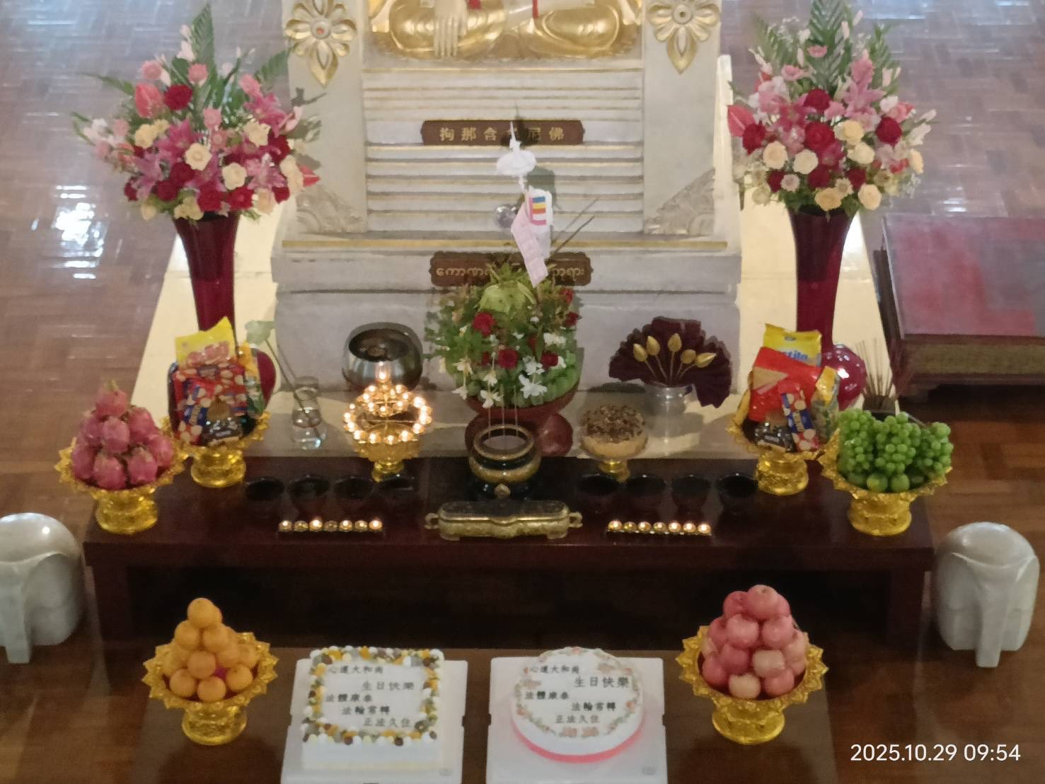 《仰光巴利沙彌誦經、點燈祝福，祝福心道法師生日快樂》